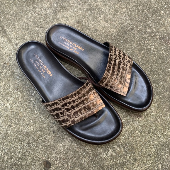 Donald J Pliner Fifi Slides - Picture 4 of 9